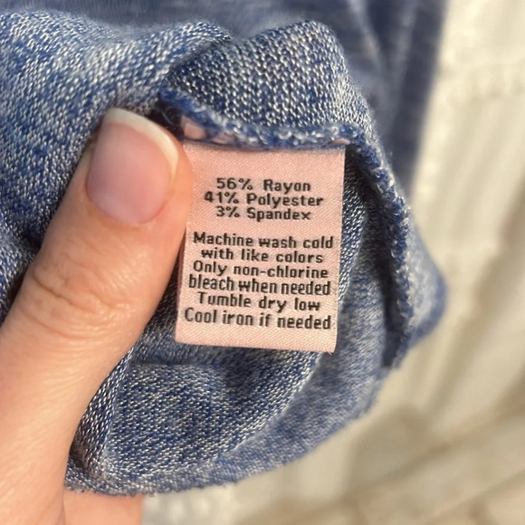 Juicy Couture Blue Keyhole Short Sleeve Top Size Medium - Picture 7 of 8